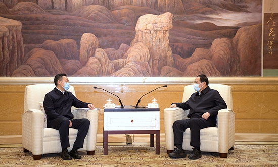 李强主持召开国务院常务会议 营造稳定透明可预期的政策环境