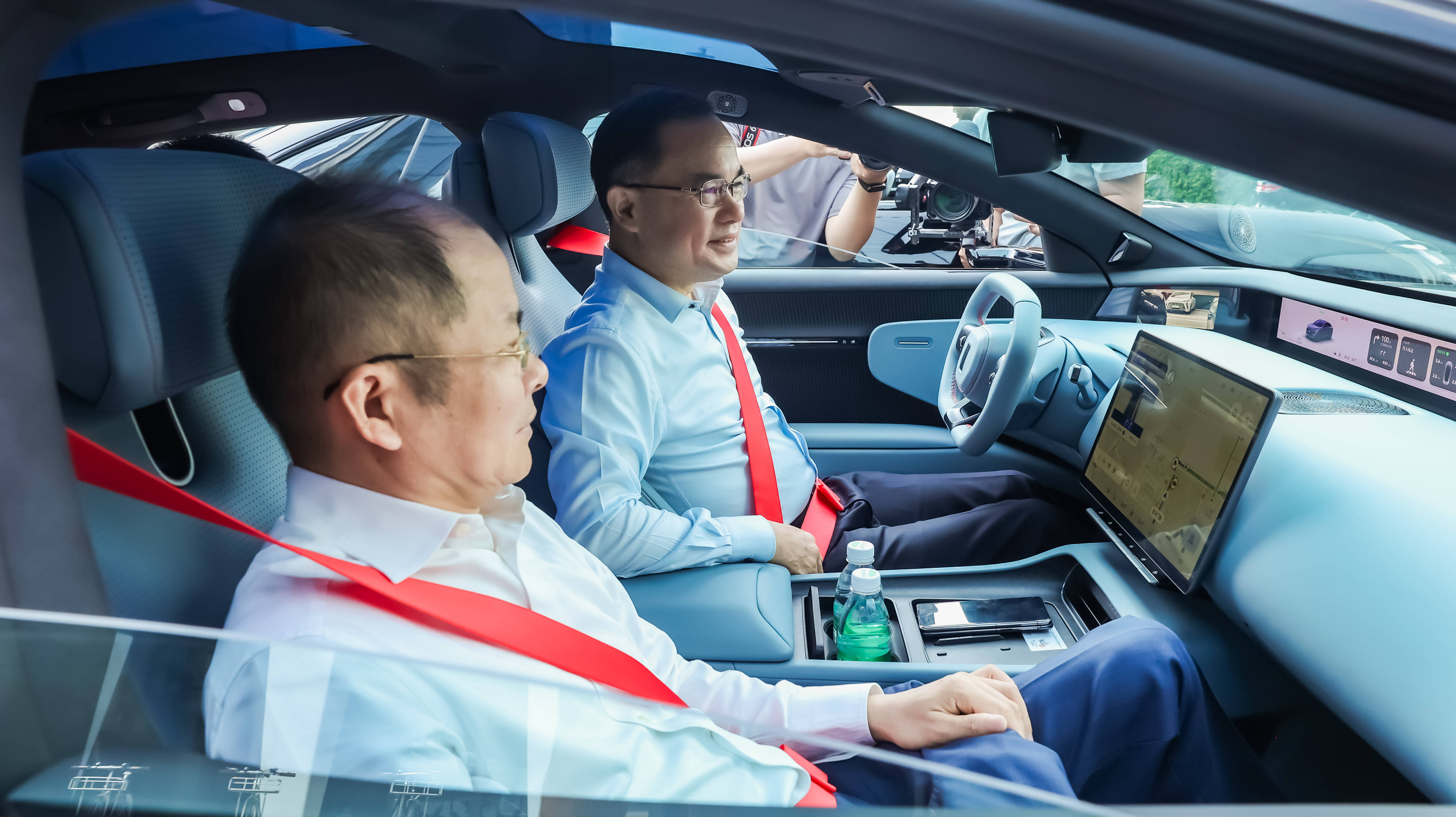 赛力斯：收购引望10%股权事项已支付第二笔57.5亿元转让价款