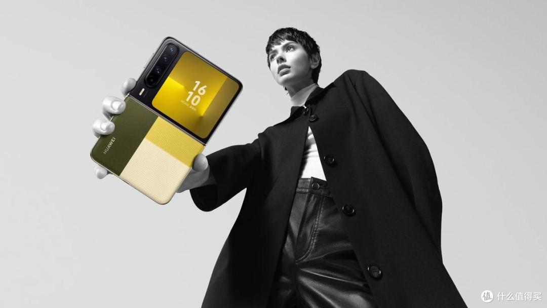 10分钟,售罄!7499元起,华为首款阔折叠屏卖爆了,记者实探……