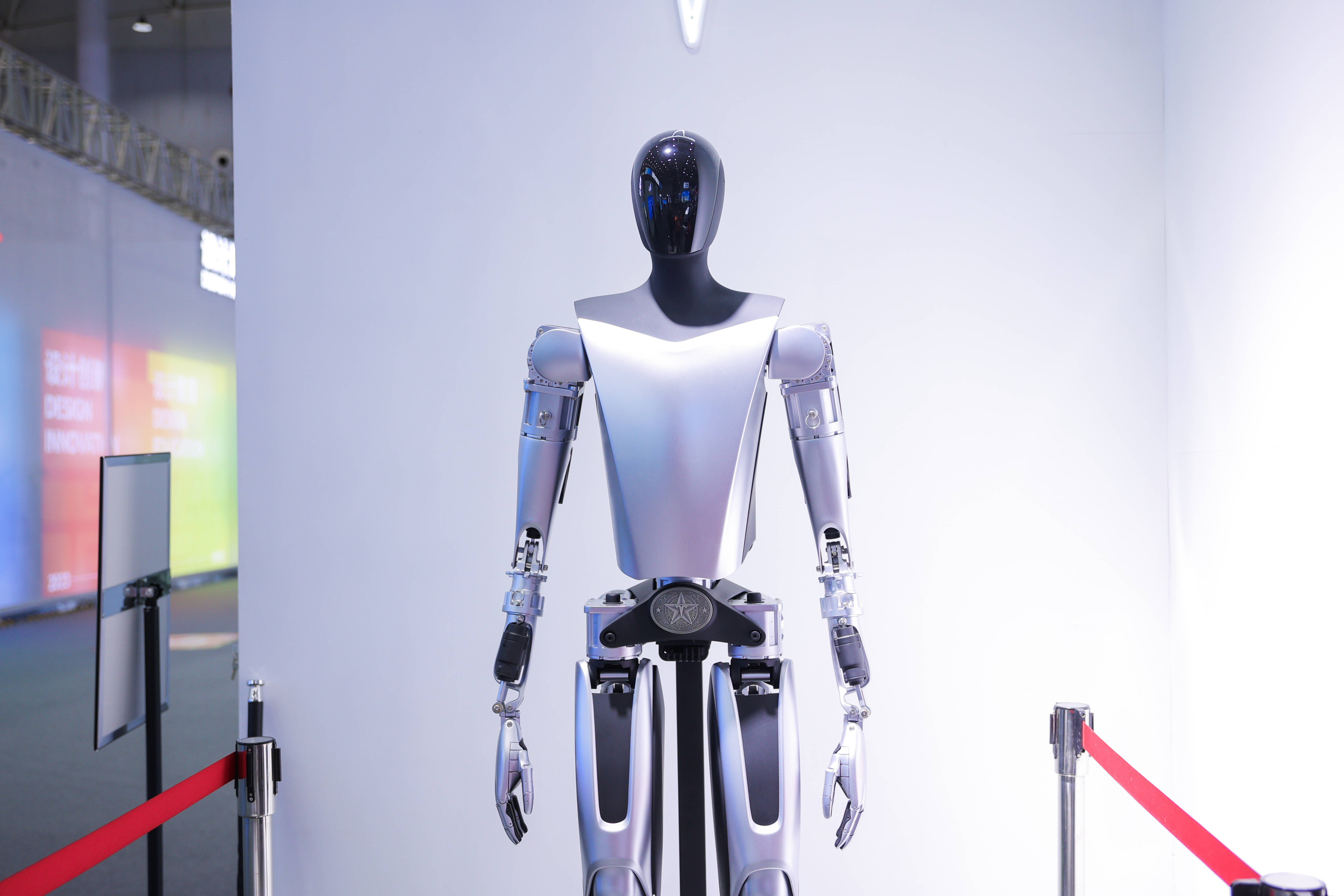 特斯拉产业链企业： 保持观望 开拓新业务应对风险