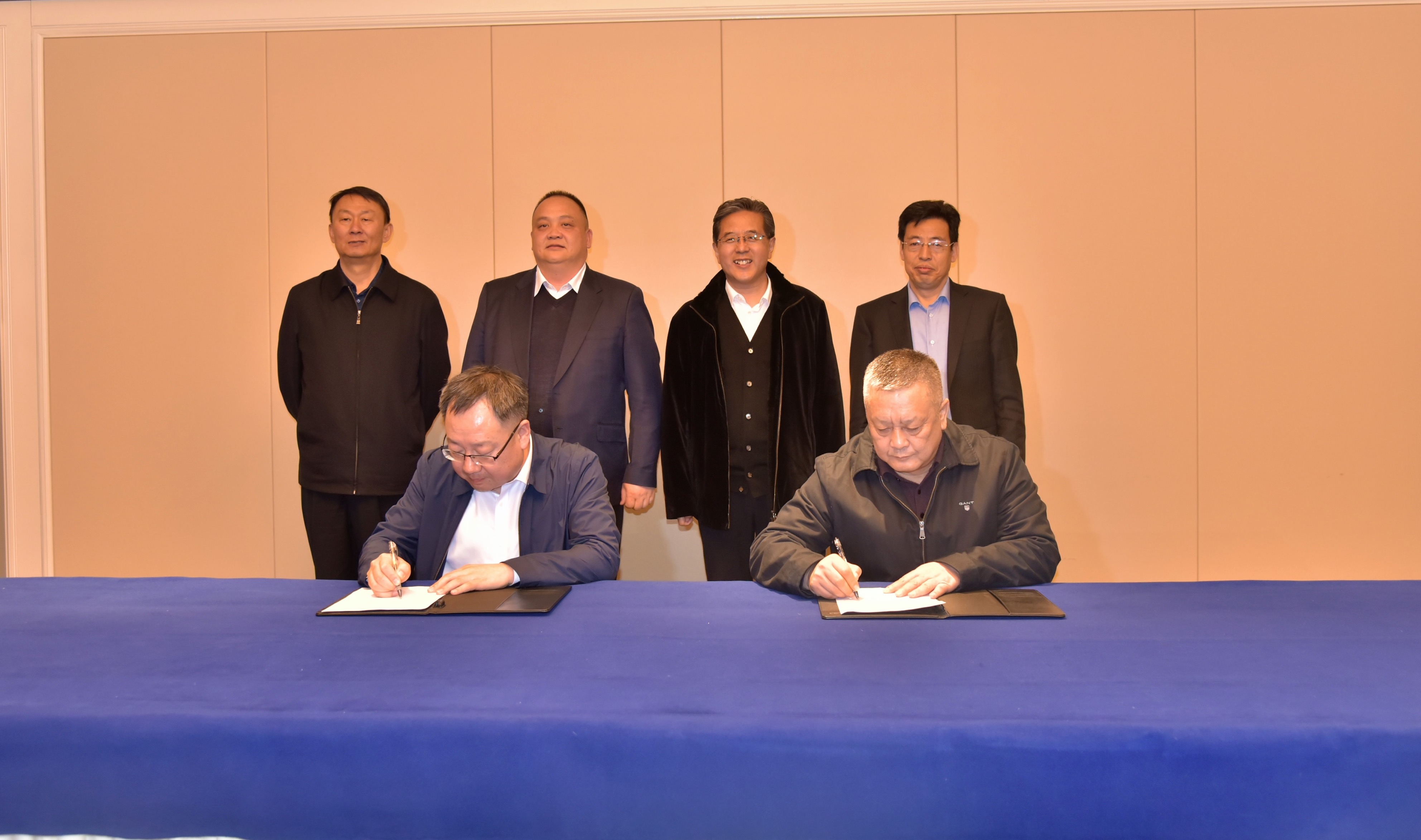 龙韵股份：拟签署天柱山影视文化旅游项目合作协议