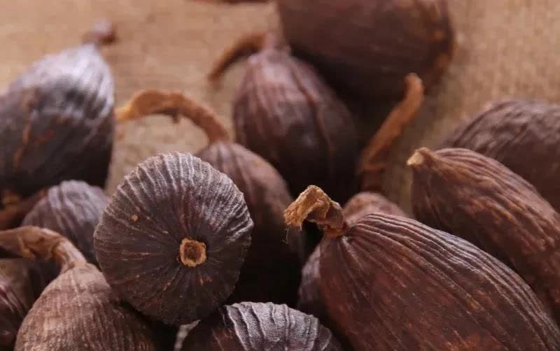 中草香料大宗交易成交1272.00万元