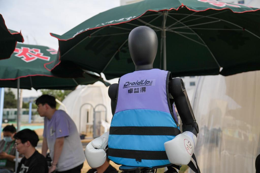 百余台人形机器人在沪“集训” 上海打造产业创新高地出实招丨微视角・新气象