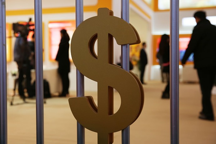 2月10日人民币对美元中间价调贬8个基点