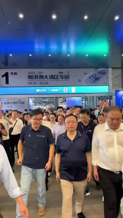 【财闻联播】比亚迪回应股价下跌！股东人数大增，中百集团提示风险