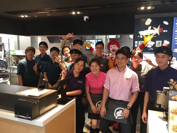 昆仑联通疑似未披露员工兼职、投资同行 同行联系电话、邮箱与公司相同
