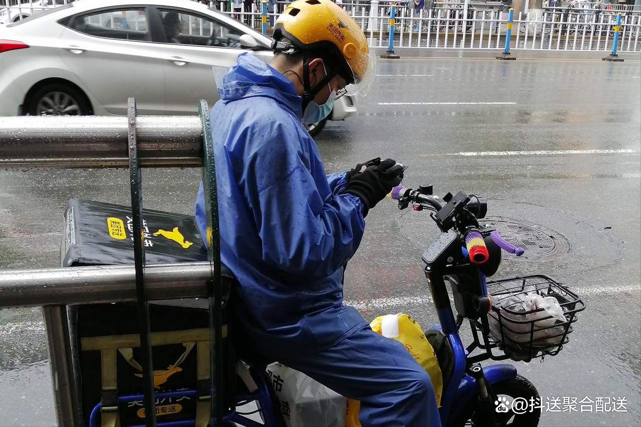 即时零售神仙打架,即时配送闷声发财